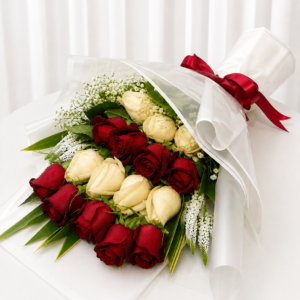 دسته گل رز قرمز و کرم