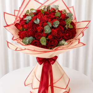دسته گل رز قرمز