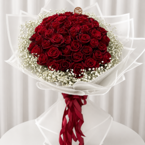 دسته گل رز قرمز و ژیپسوفیلا